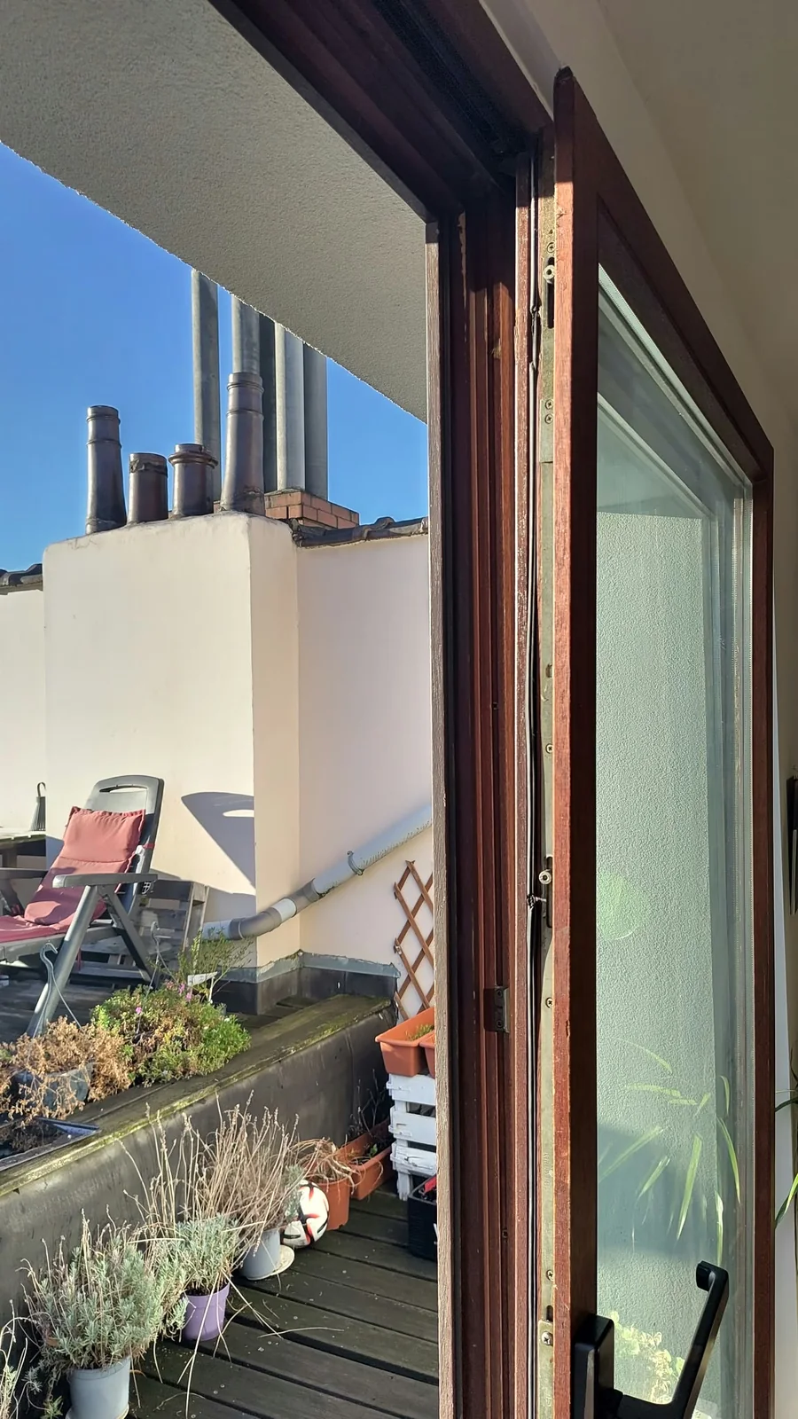 Fenêtre en bois ouverte