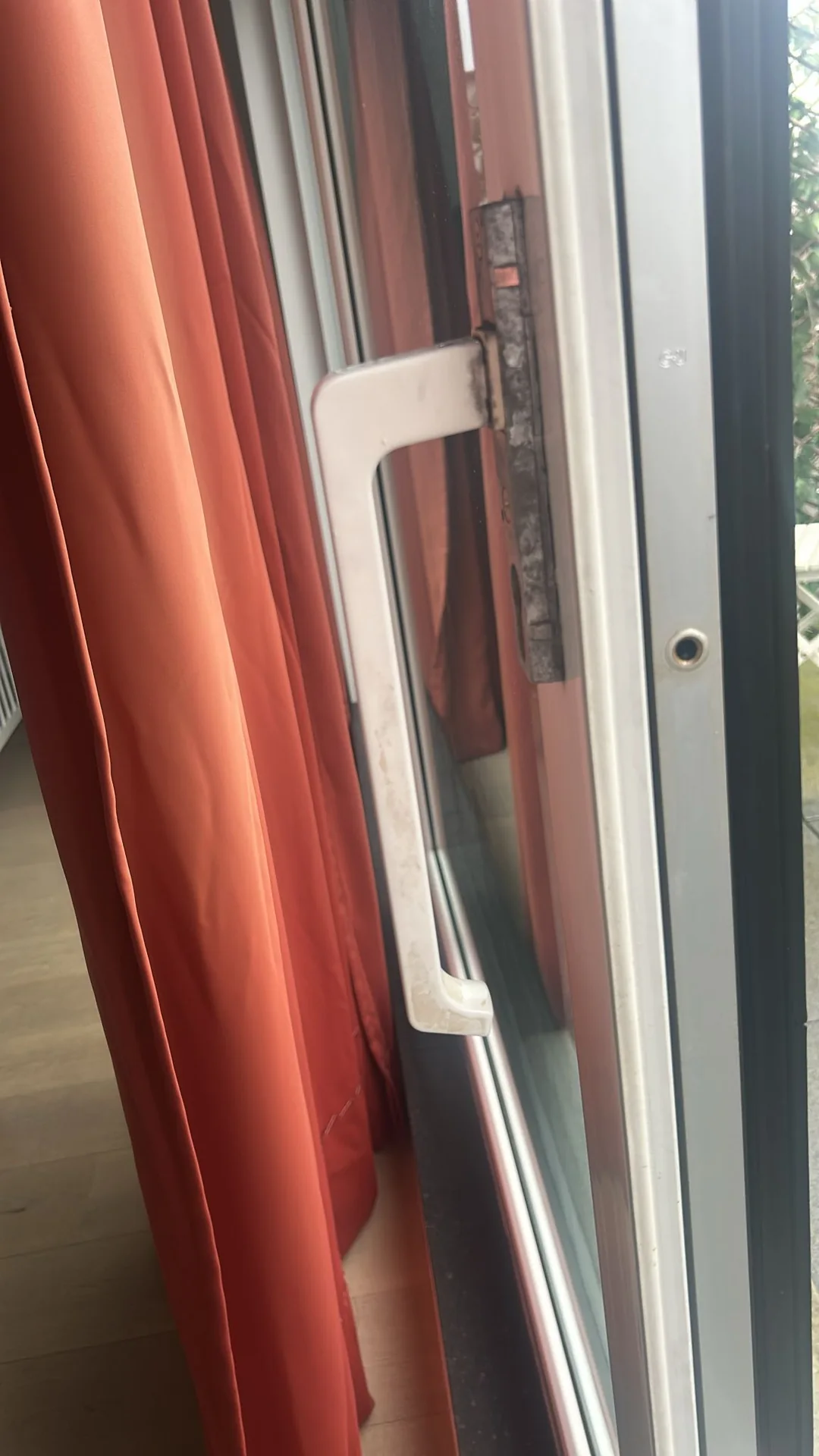 Porte et détail de fermeture — photographie