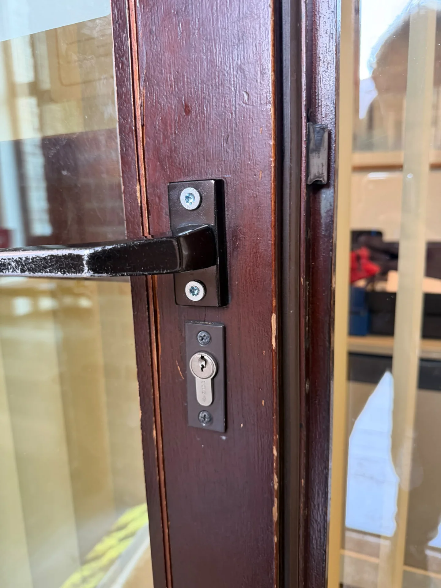 Porte et détail de fermeture — photographie