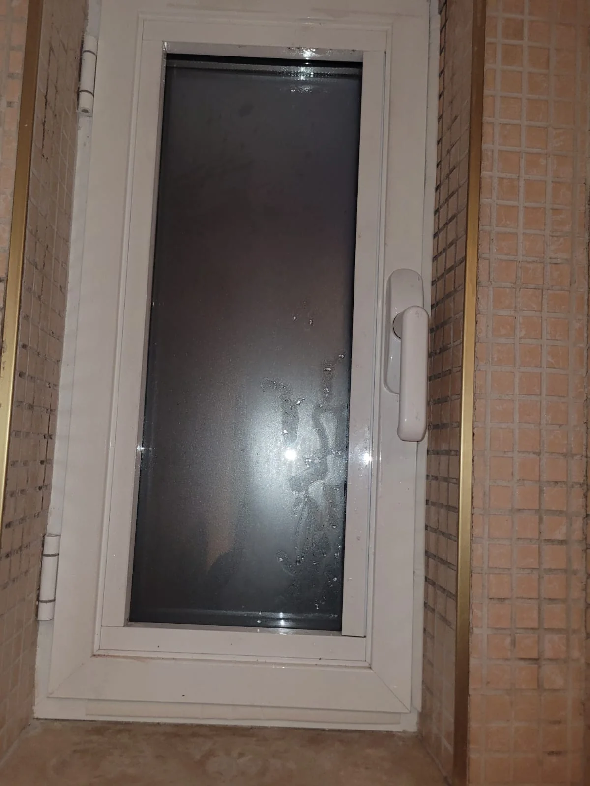 Porte et détail de fermeture — photographie