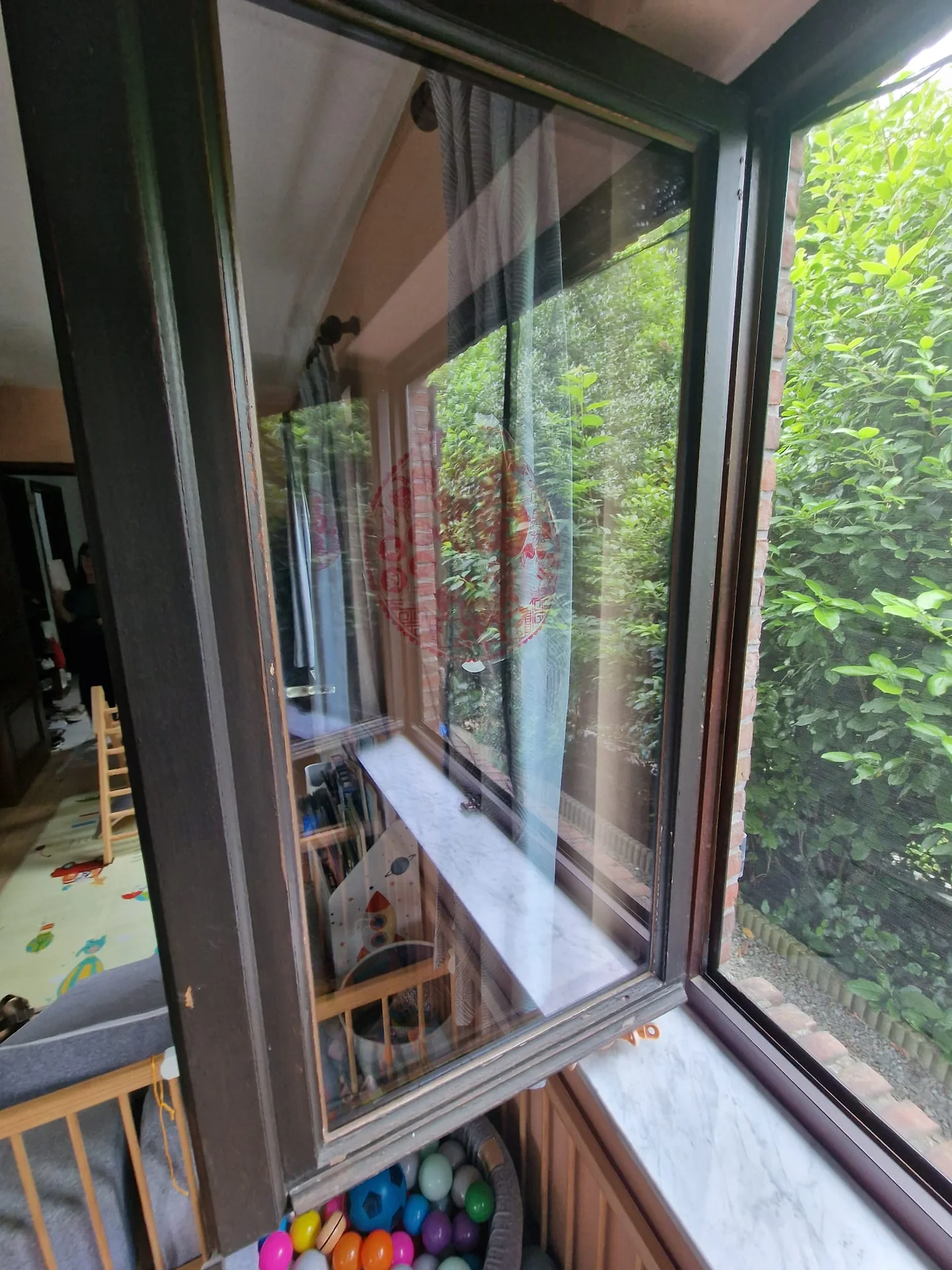 Fenêtre et menuiserie — photographie